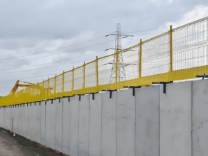 Bridge construction edge protection fencing
