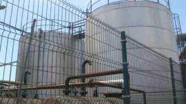 سياج سلكي متعرج لحقول النفط