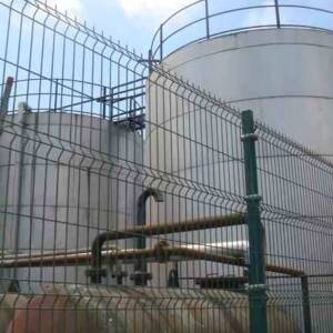 سياج سلكي متعرج لحقول النفط