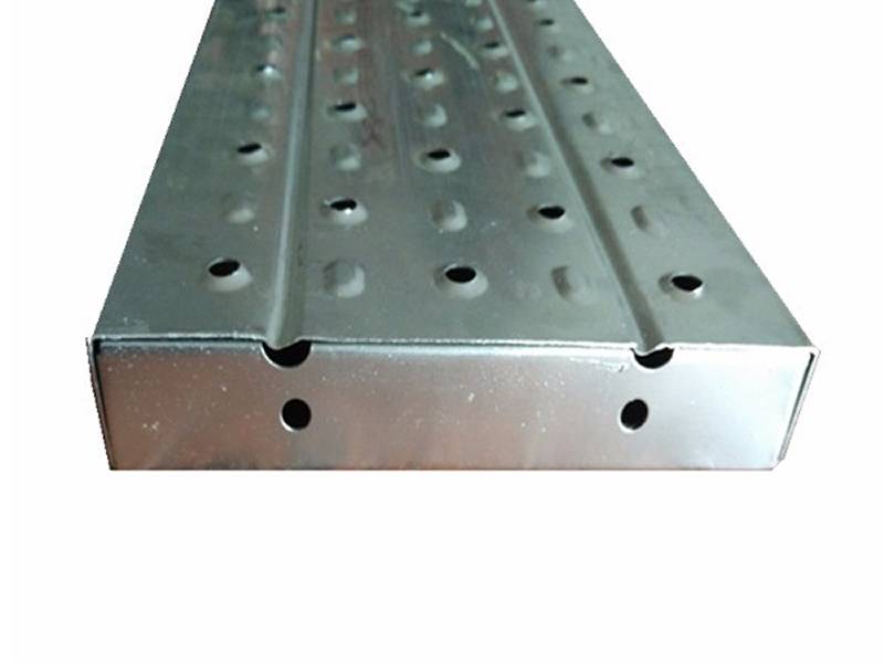 Steel scaffold plank with support pin hole